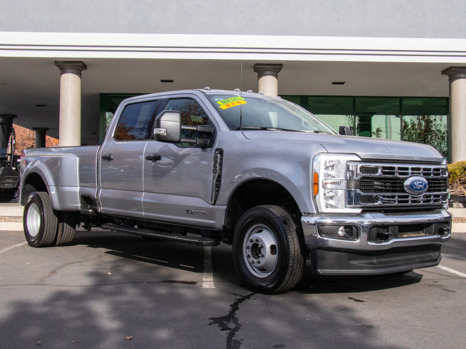 2024 Ford F-350 XLT Image 3 of 24