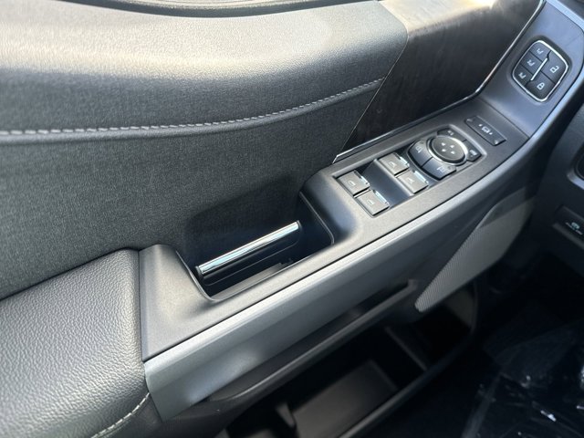 Vehicle image 25 of 38