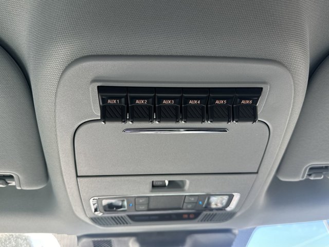 Vehicle image 17 of 38