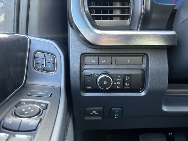 Vehicle image 24 of 38