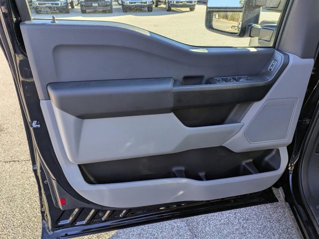 Vehicle image 11 of 38