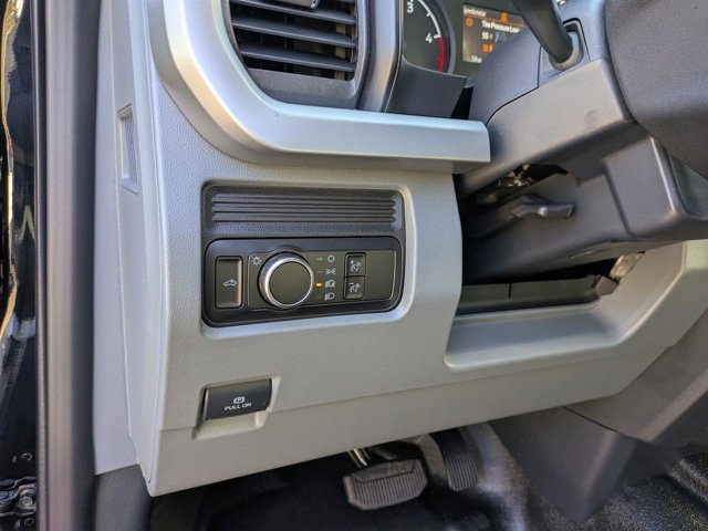 Vehicle image 16 of 38