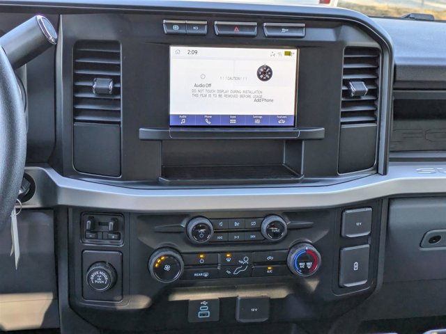 Vehicle image 21 of 38