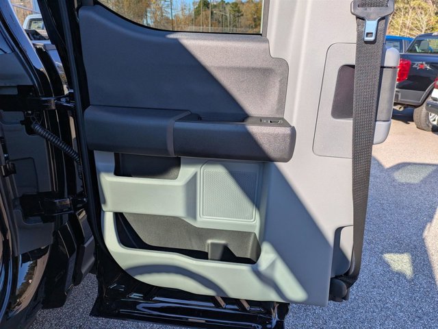 Vehicle image 27 of 38