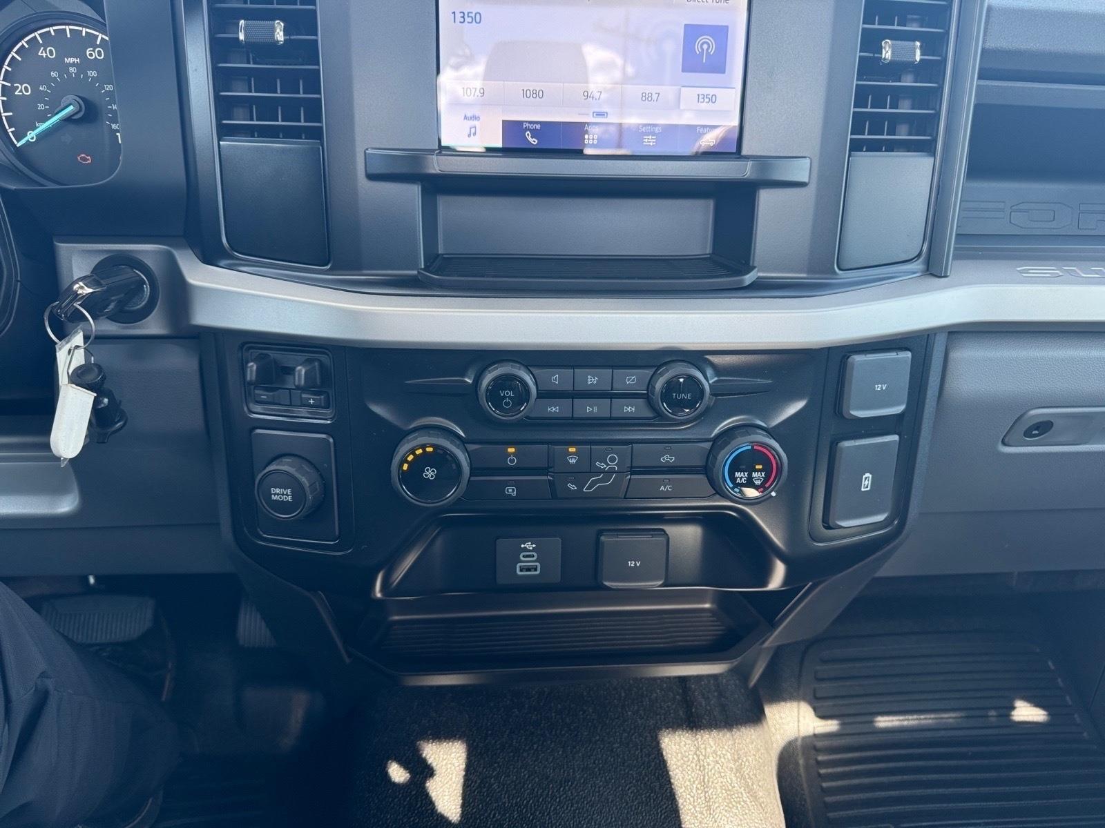 Vehicle image 11 of 12