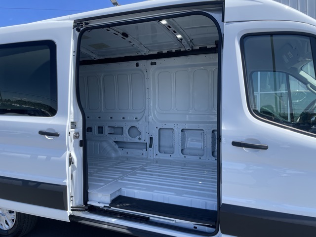 Vehicle image 43 of 50