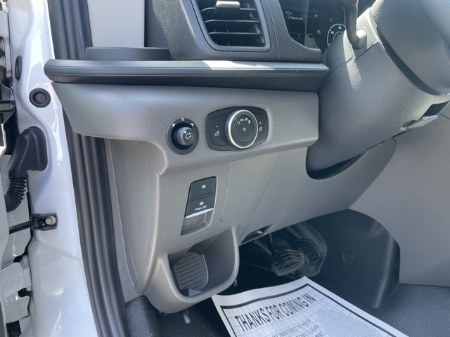 Vehicle image 24 of 50
