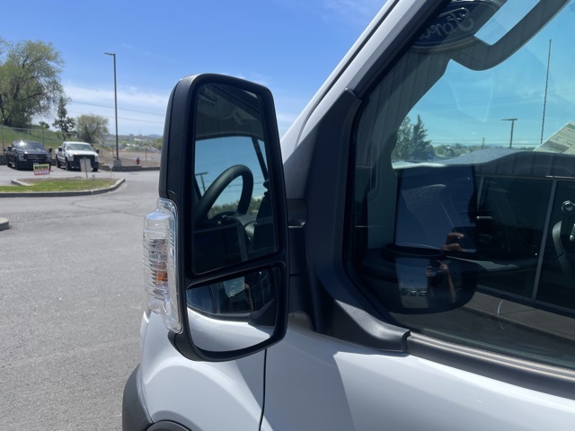 Vehicle image 17 of 50