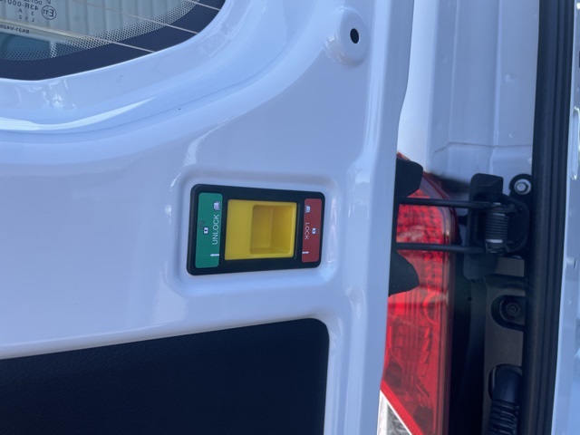 Vehicle image 14 of 50