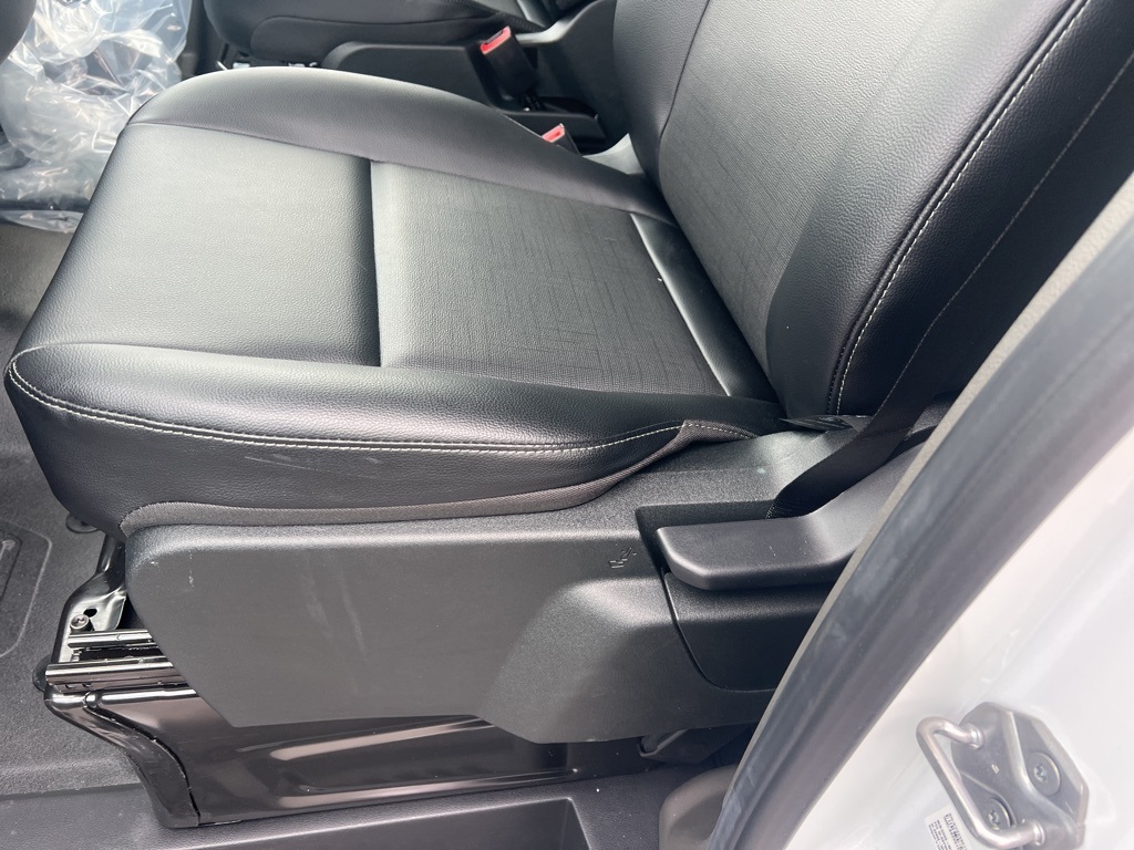 Vehicle image 17 of 20