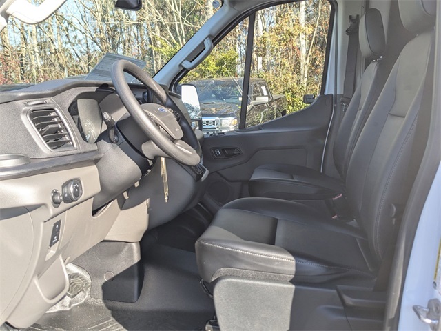 Vehicle image 17 of 23