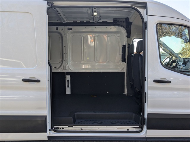 Vehicle image 19 of 23