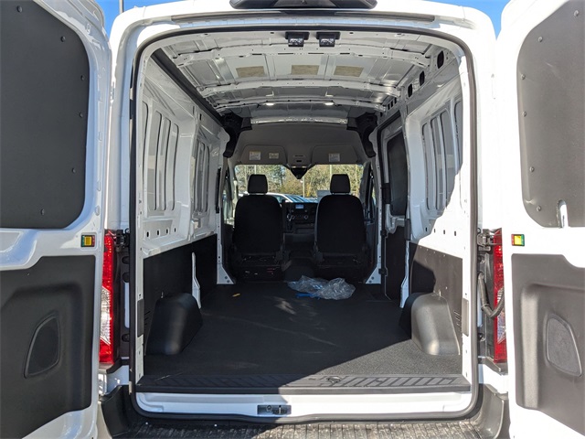 Vehicle image 18 of 23