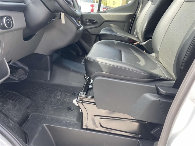 Vehicle image 19 of 29