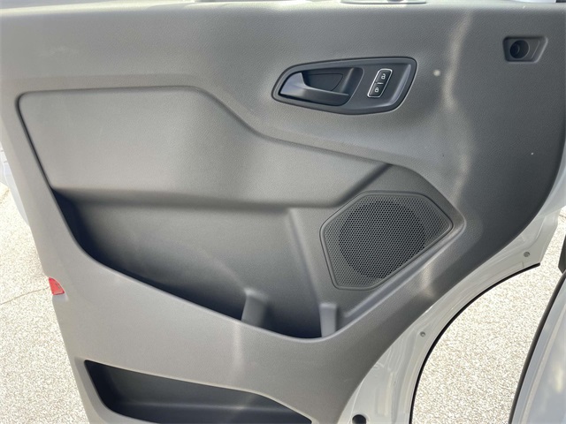 Vehicle image 17 of 29