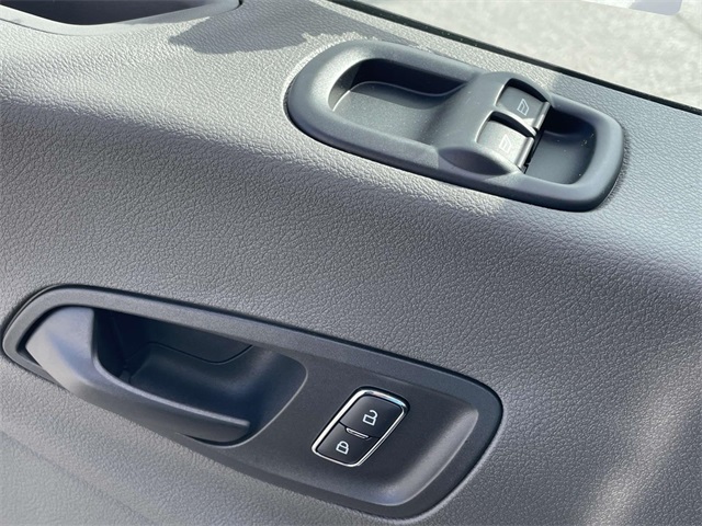Vehicle image 16 of 29