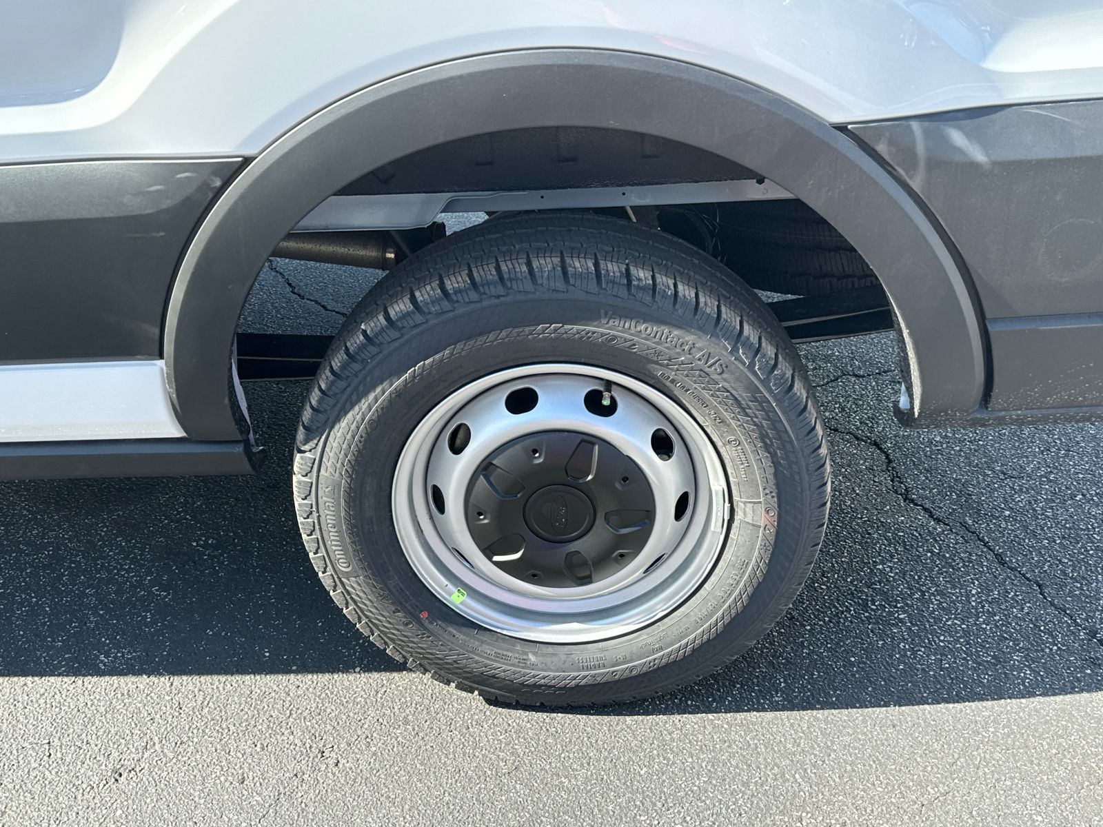 Vehicle image 18 of 30