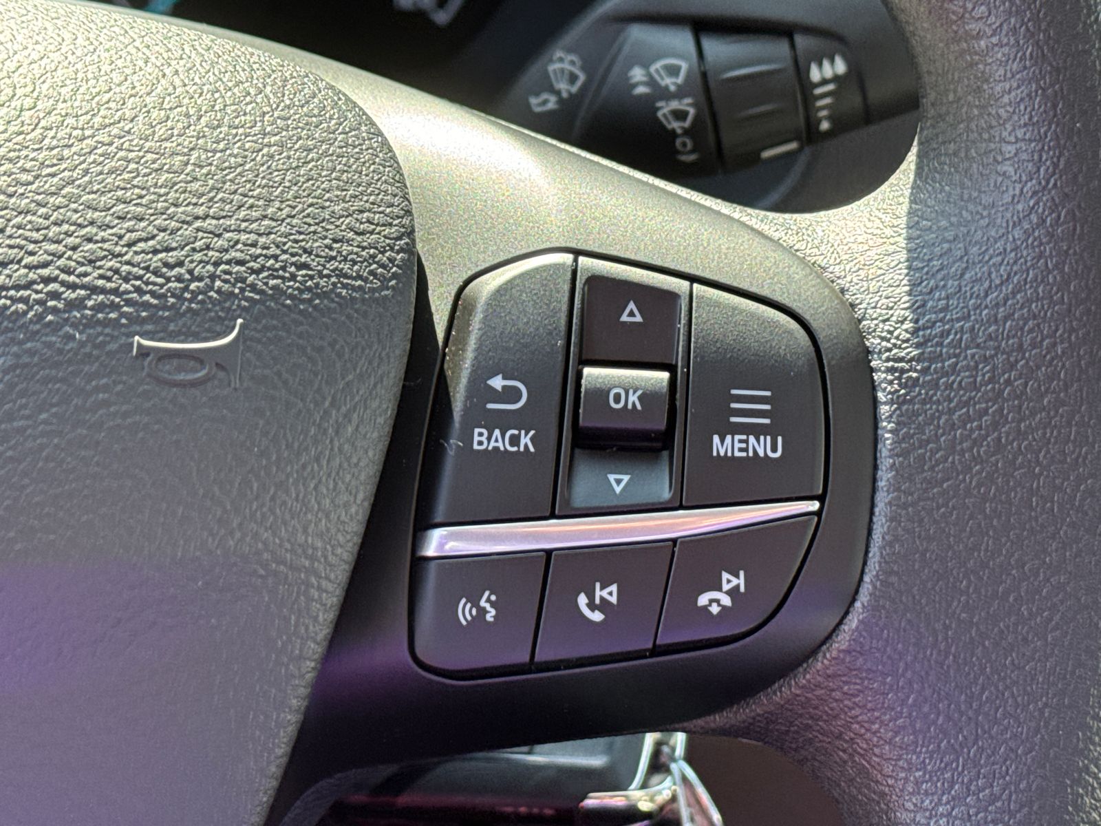 Vehicle image 21 of 30