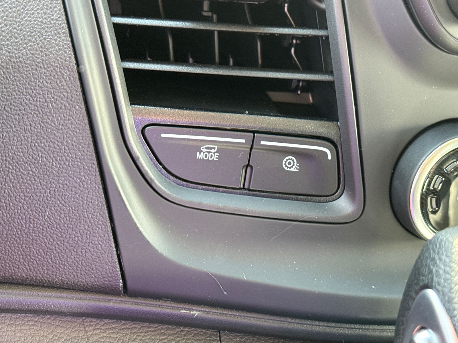 Vehicle image 27 of 30