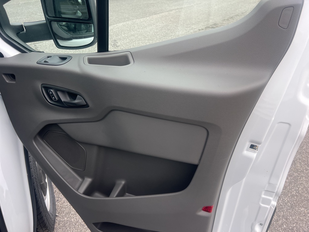 Vehicle image 10 of 19