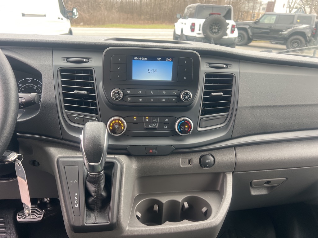 Vehicle image 17 of 19
