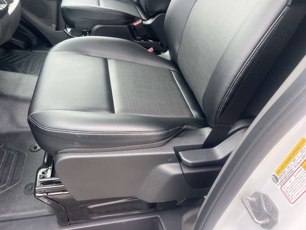 Vehicle image 16 of 19