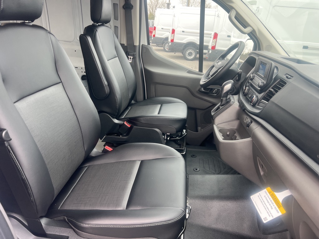 Vehicle image 11 of 19