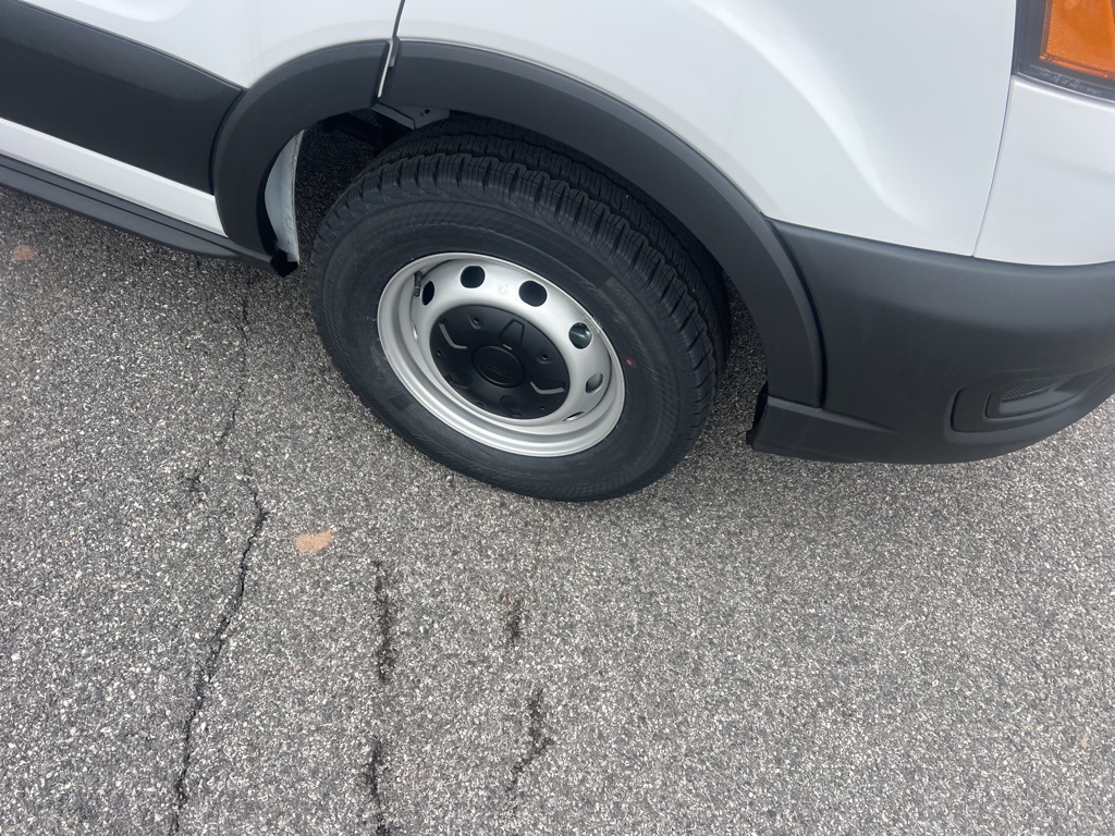 Vehicle image 9 of 19