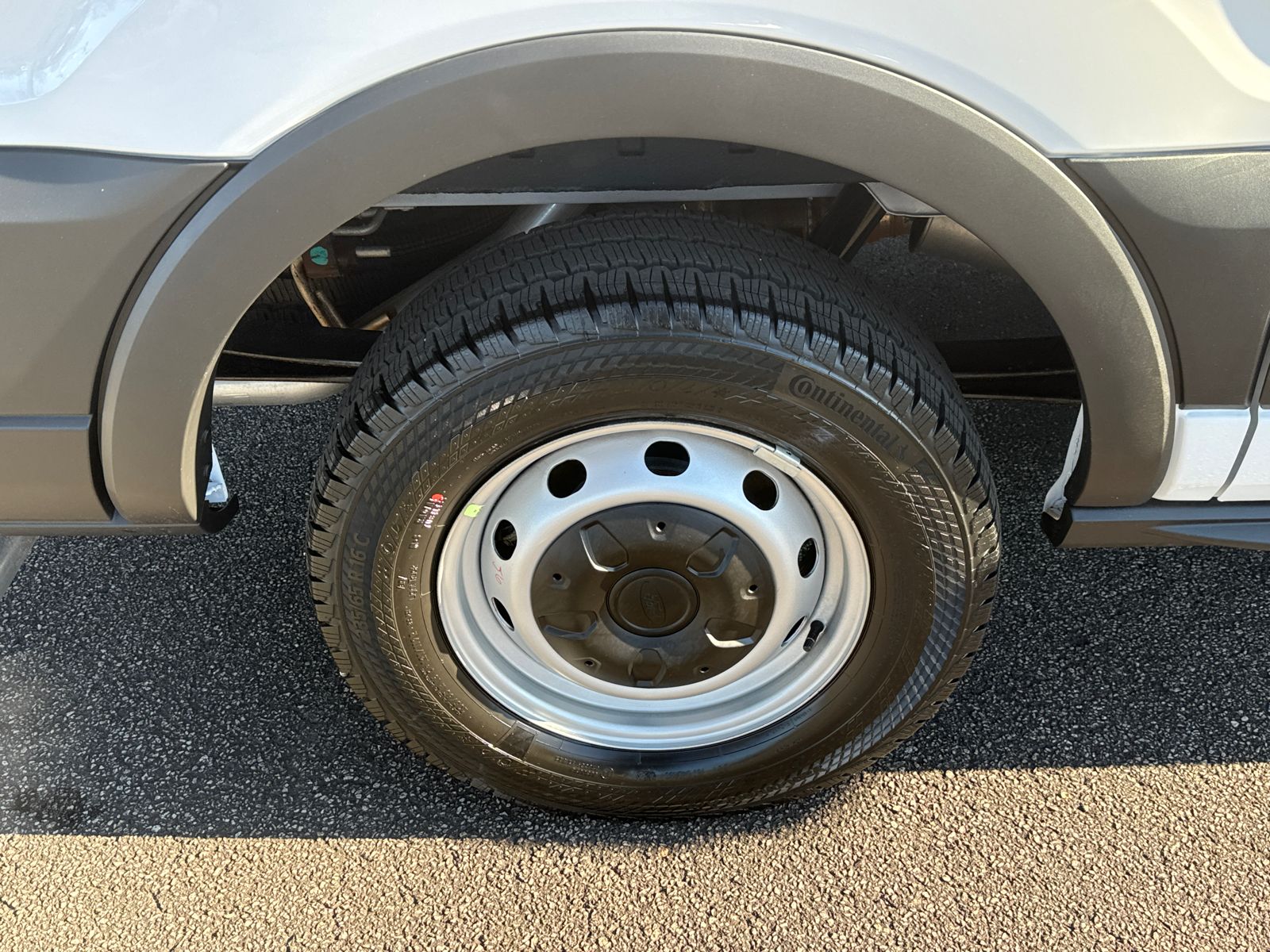 Vehicle image 16 of 28