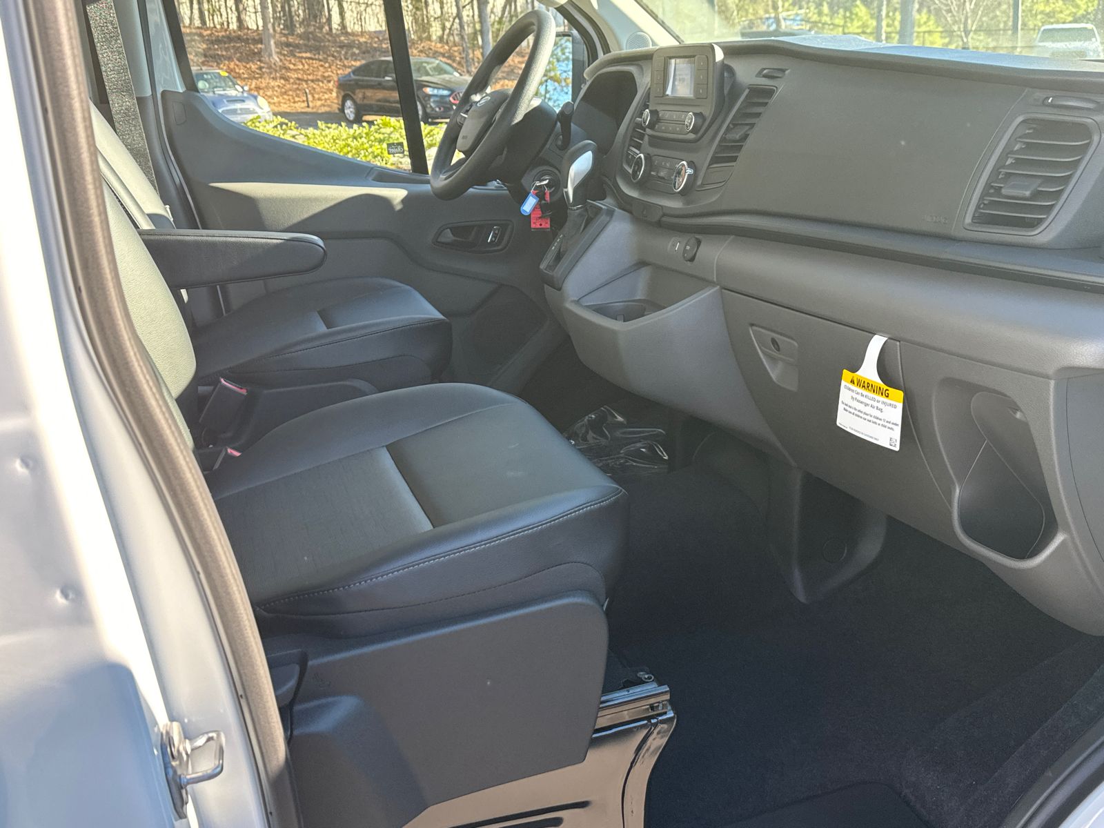 Vehicle image 13 of 28