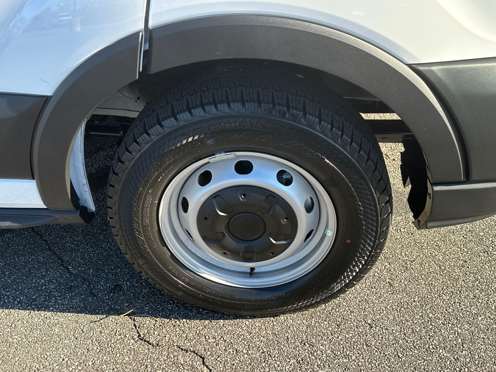 Vehicle image 12 of 28