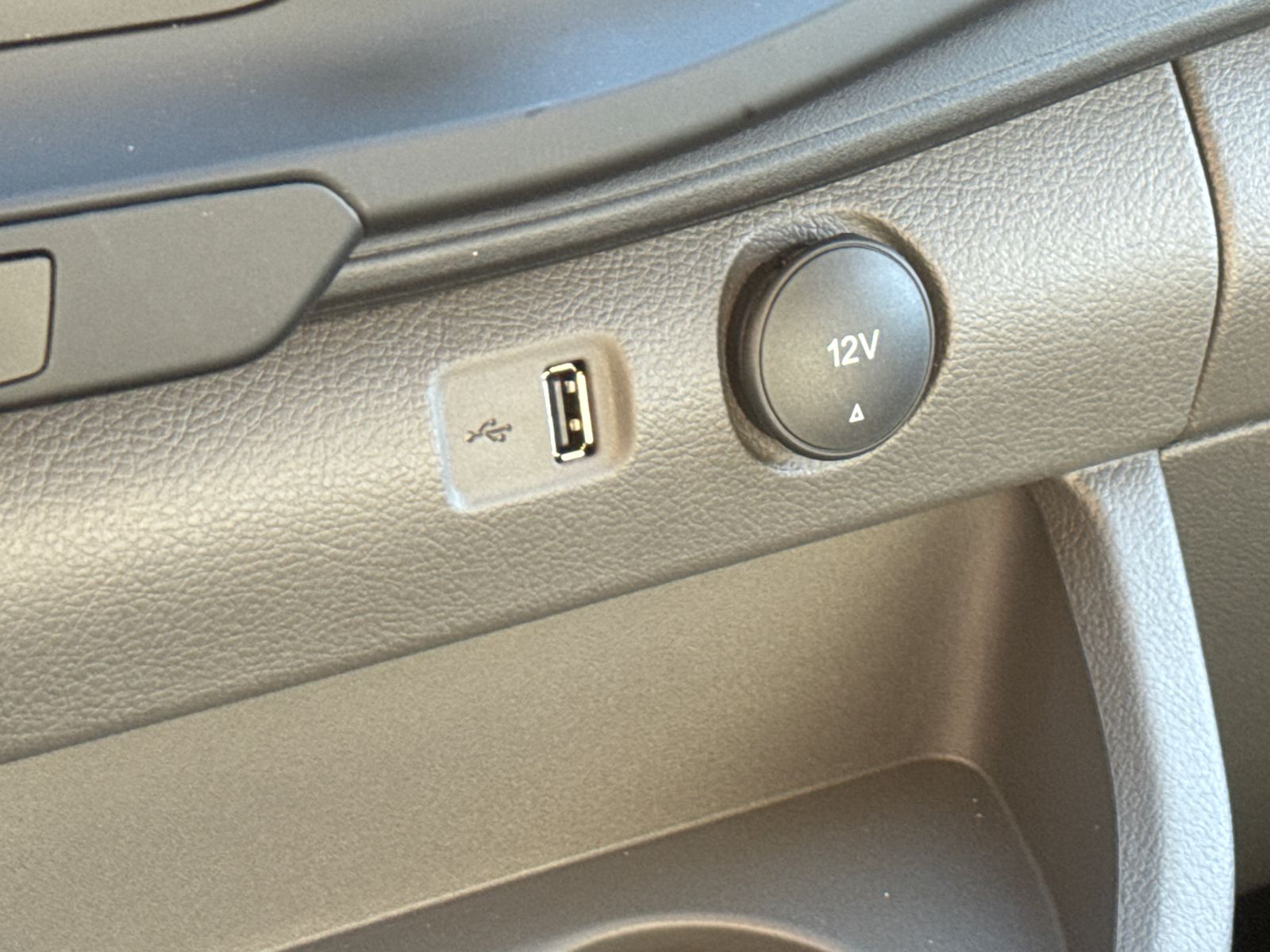 Vehicle image 25 of 28