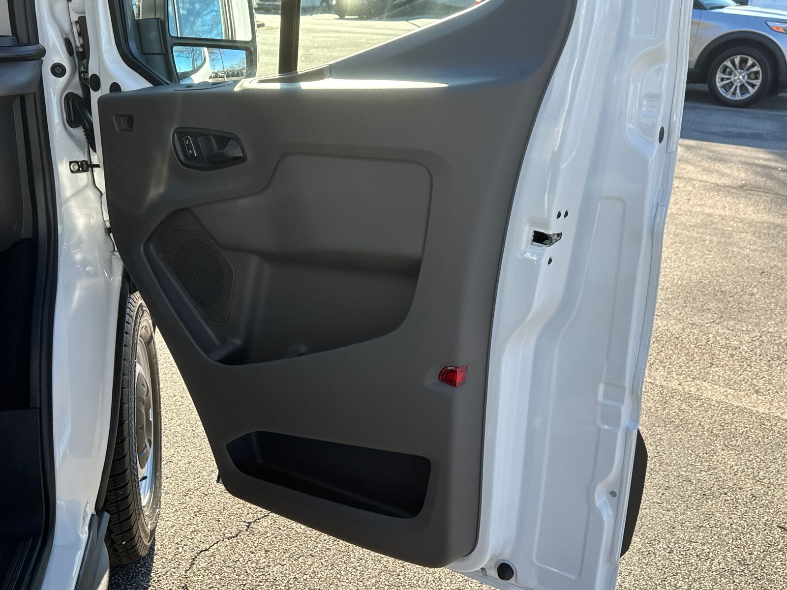 Vehicle image 14 of 28