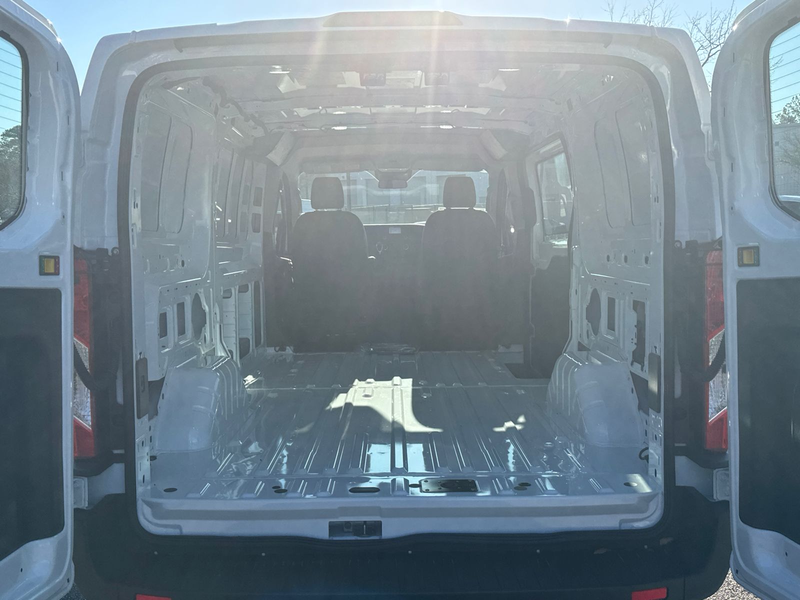 Vehicle image 17 of 28
