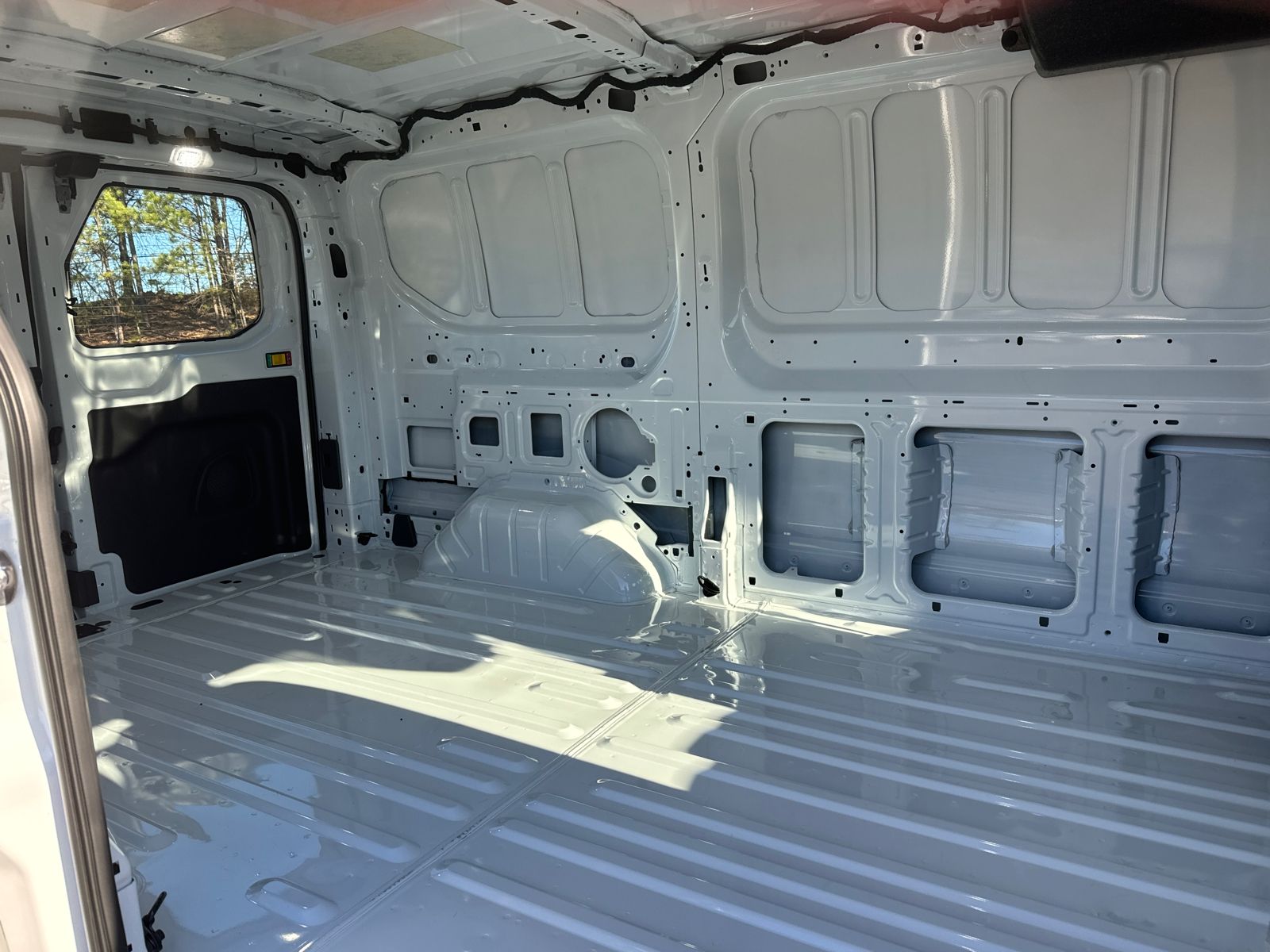 Vehicle image 15 of 28