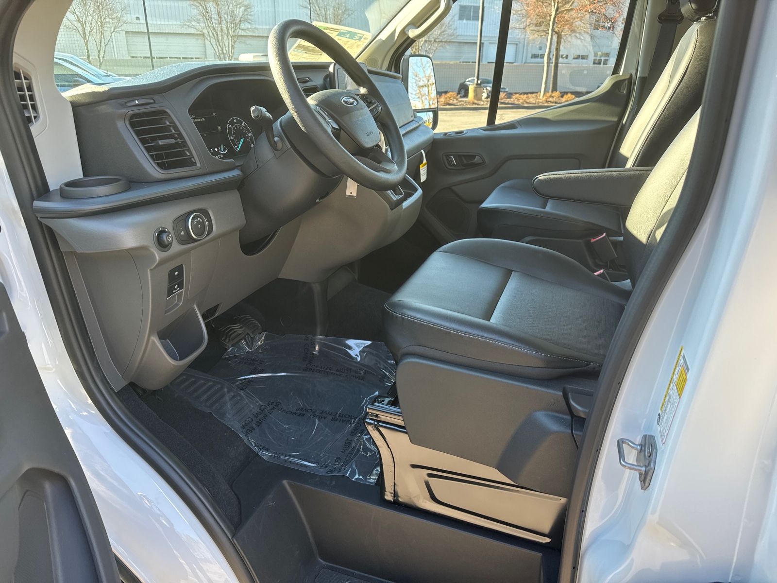 Vehicle image 9 of 28