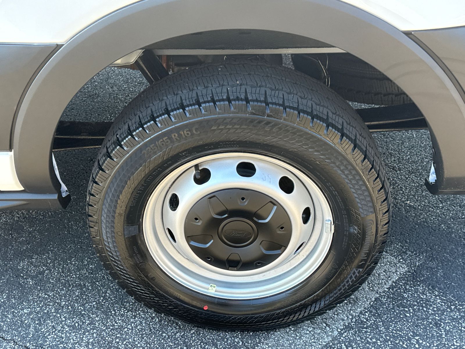 Vehicle image 18 of 28