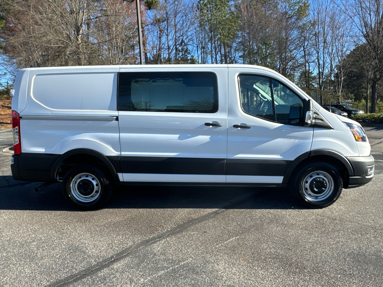 Vehicle image 4 of 28