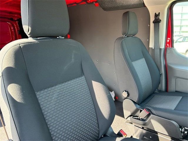 Vehicle image 21 of 61