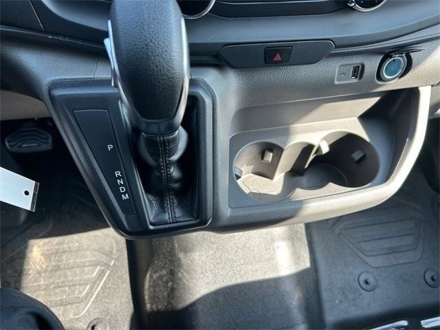 Vehicle image 32 of 61