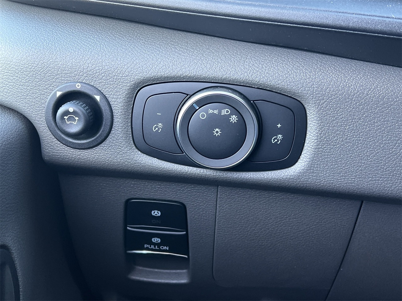Vehicle image 16 of 25