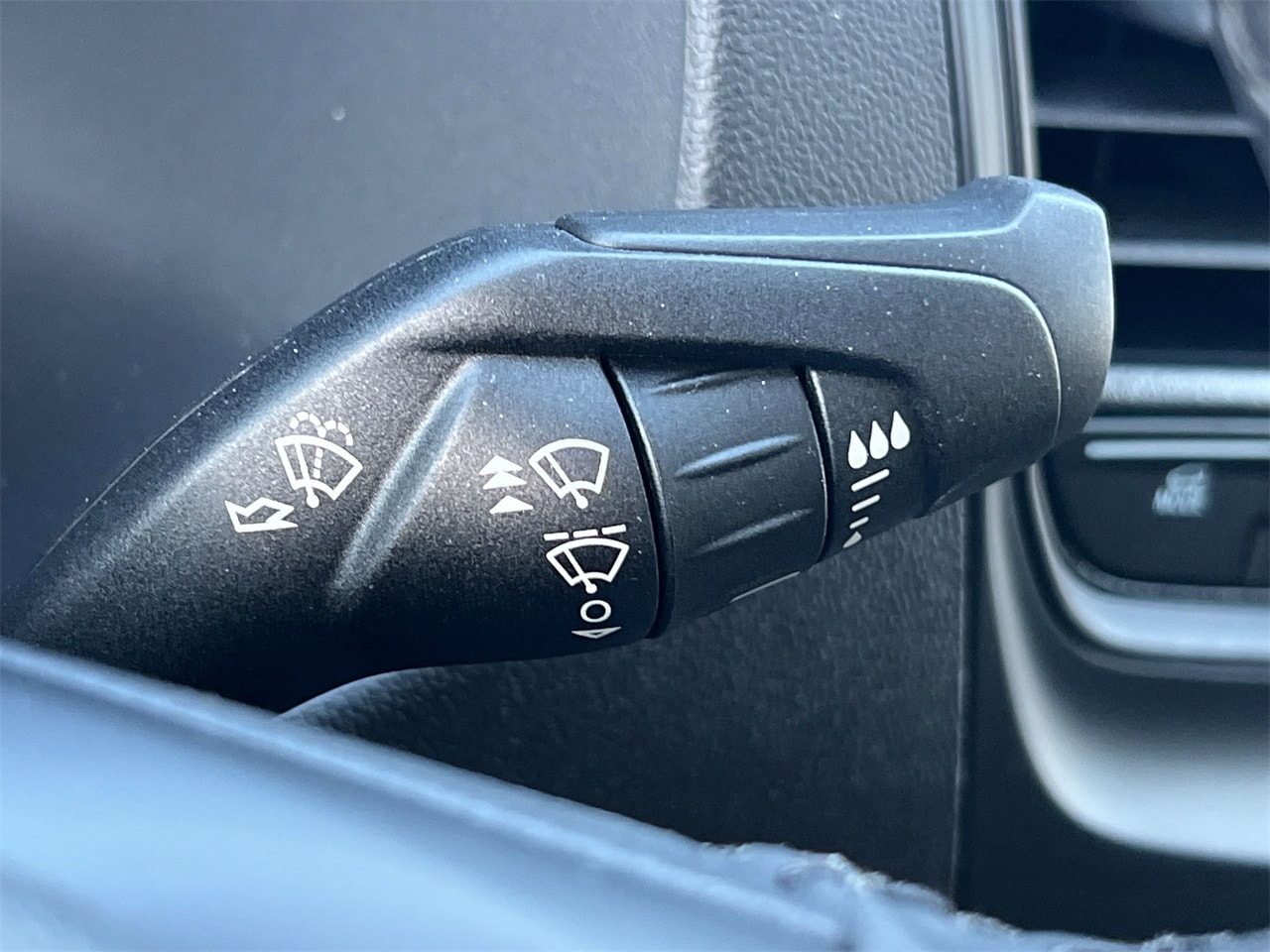 Vehicle image 14 of 25