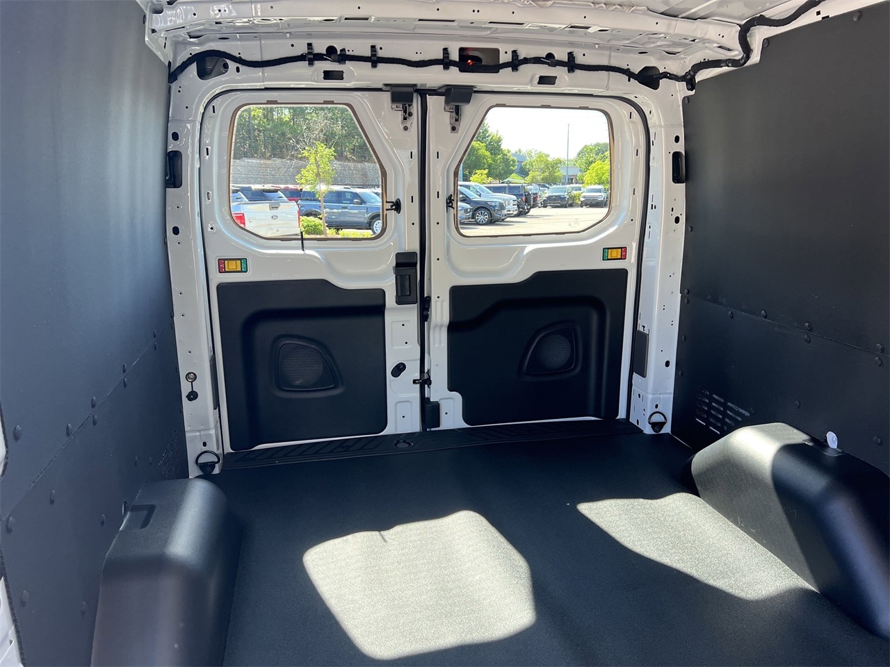 Vehicle image 21 of 25