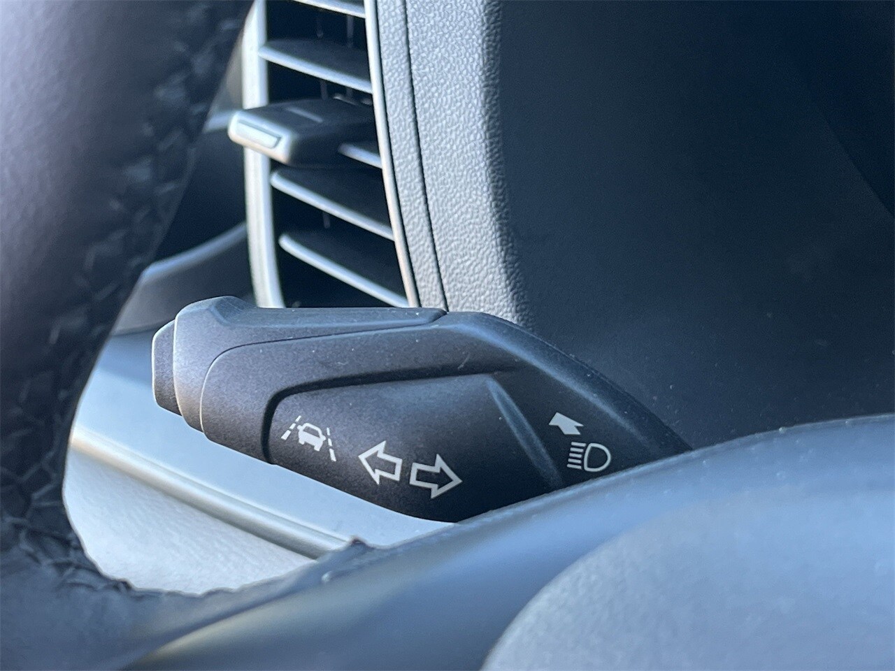 Vehicle image 13 of 25