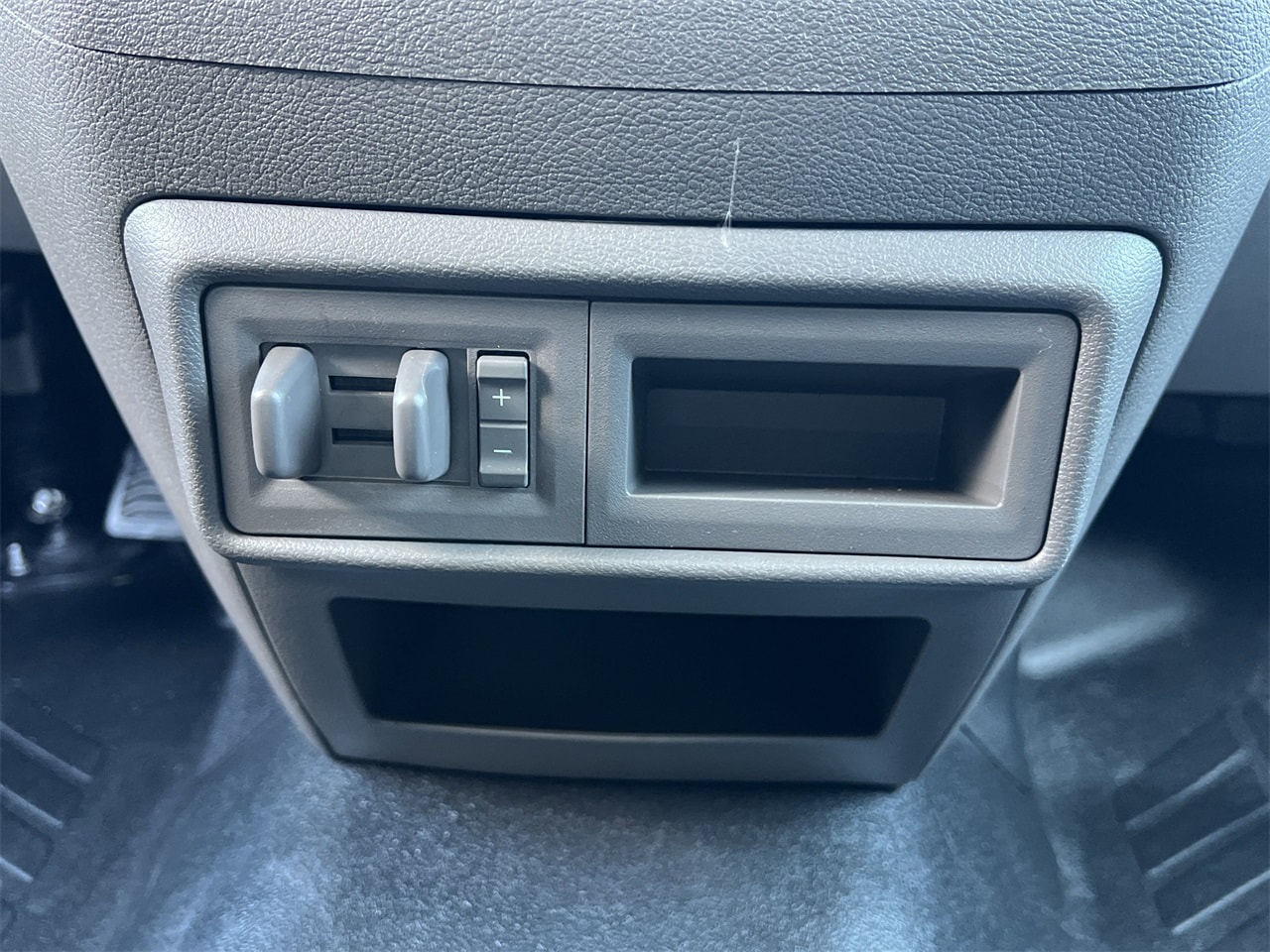 Vehicle image 10 of 25