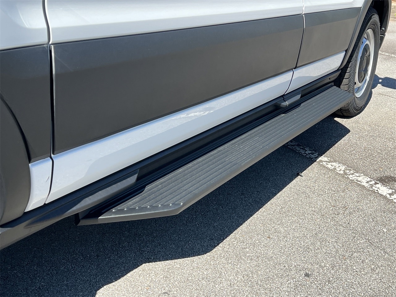 Vehicle image 22 of 25