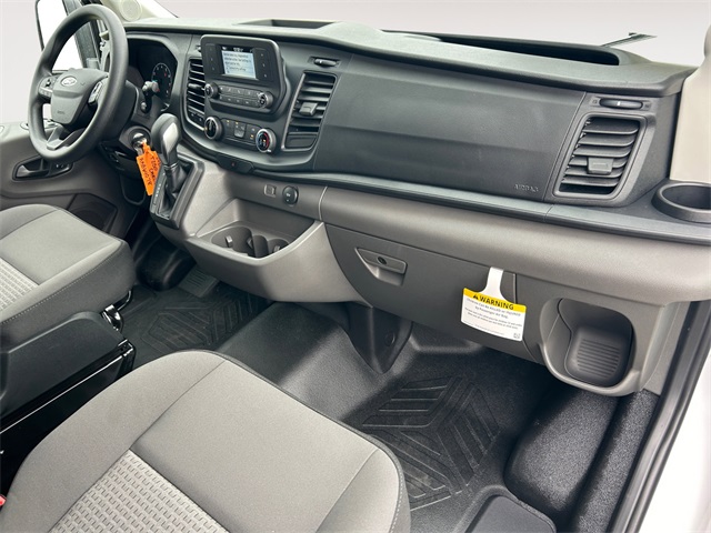 Vehicle image 32 of 127