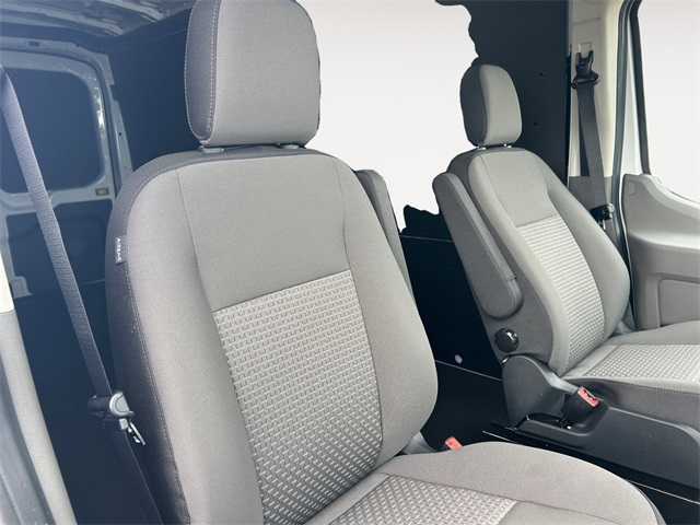 Vehicle image 31 of 127