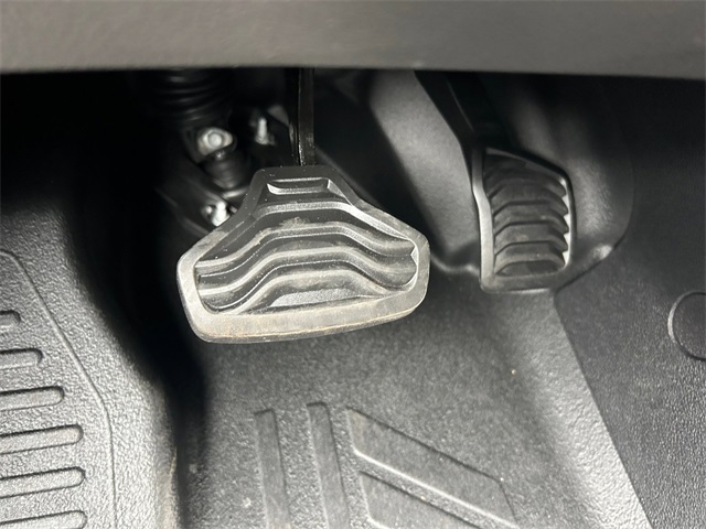 Vehicle image 39 of 127