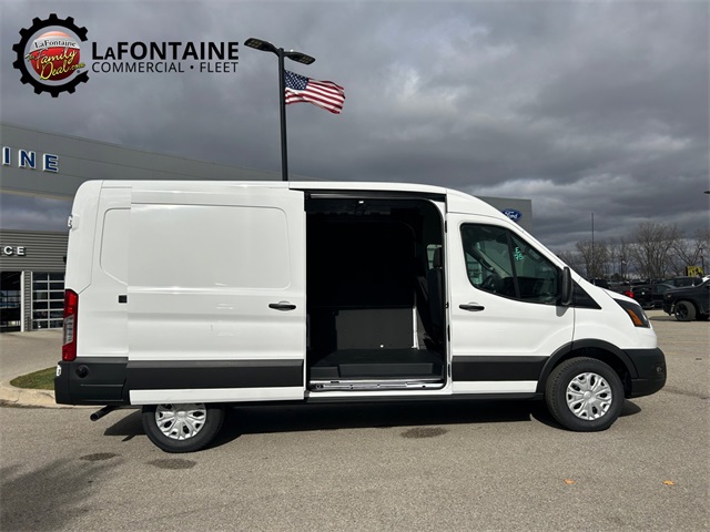 Vehicle image 23 of 127